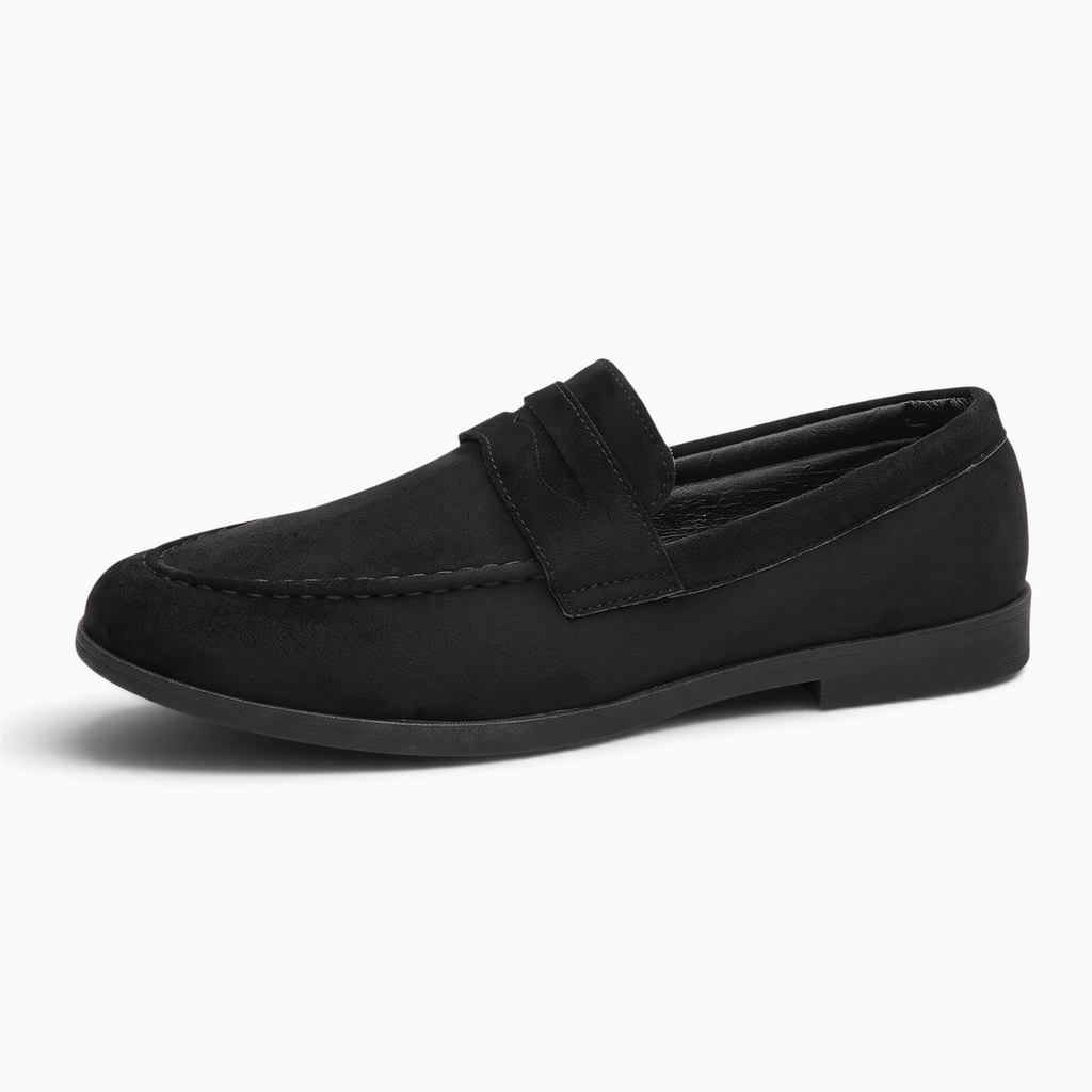Mocassin Paris homme en daim noir souple, style classique sans lacets avec semelle en caoutchouc pour tenue habillée.