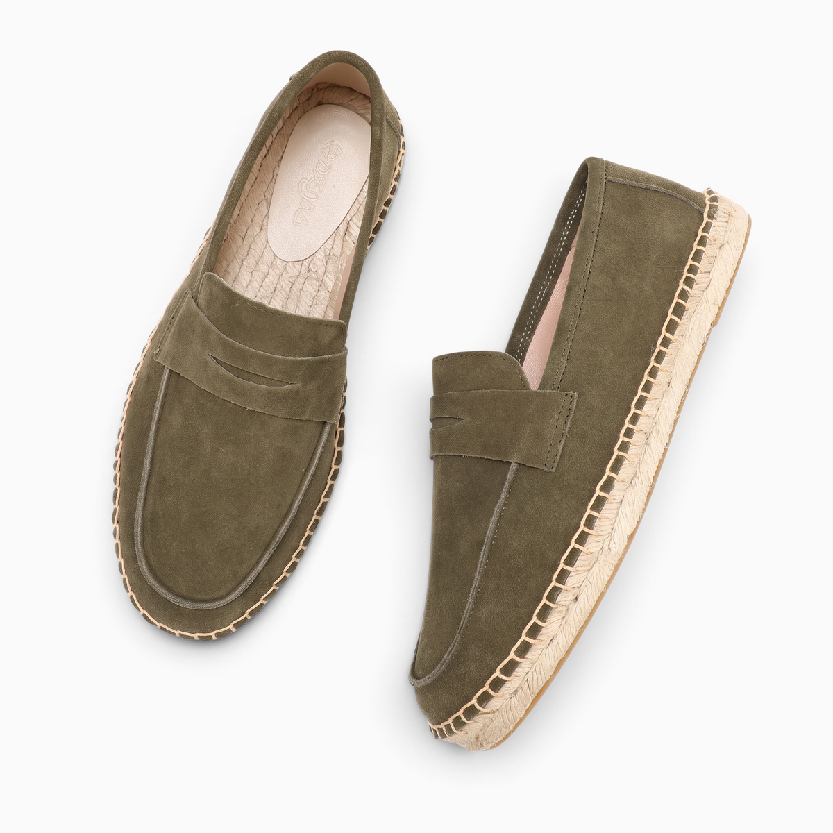 Mocassin Espadrille Homme en Daim vert olive par Mocassin Paris avec semelle en chanvre et construction sans lacets