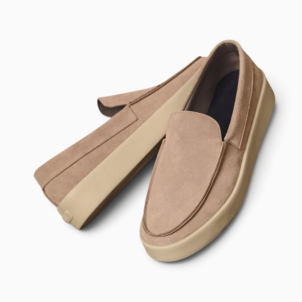 Mocassin Paris homme en daim beige souple avec semelle en caoutchouc, style décontracté sans lacets