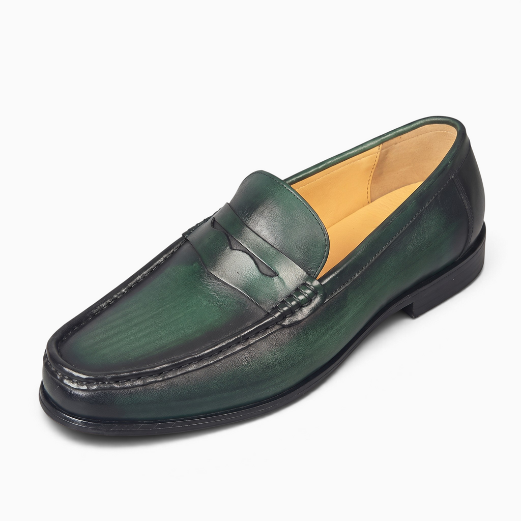 Mocassin Paris, mocassin homme classique en cuir de vache vert patiné avec semelle en caoutchouc pour tenue habillée.