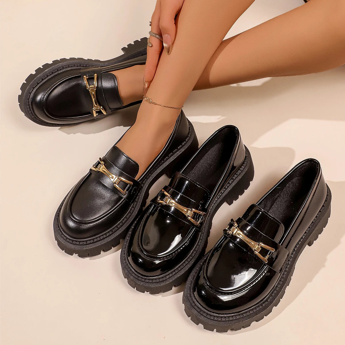 Mocassin Plateforme Femme Noir Mat Boucle Dorée