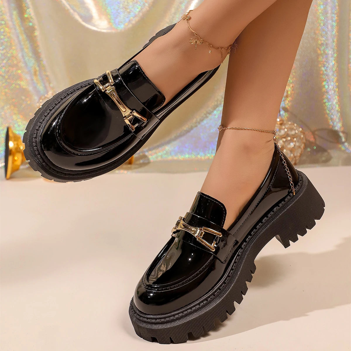 Mocassin Plateforme Femme Noir Mat Boucle Dorée