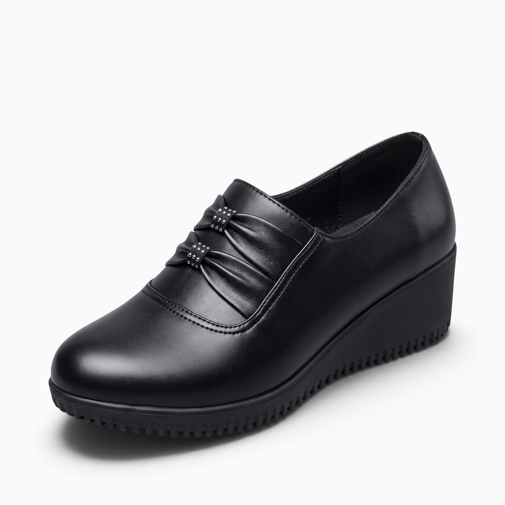 Mocassin noir en cuir verni Mocassin Paris avec talon compensé et détails décoratifs sur le dessus