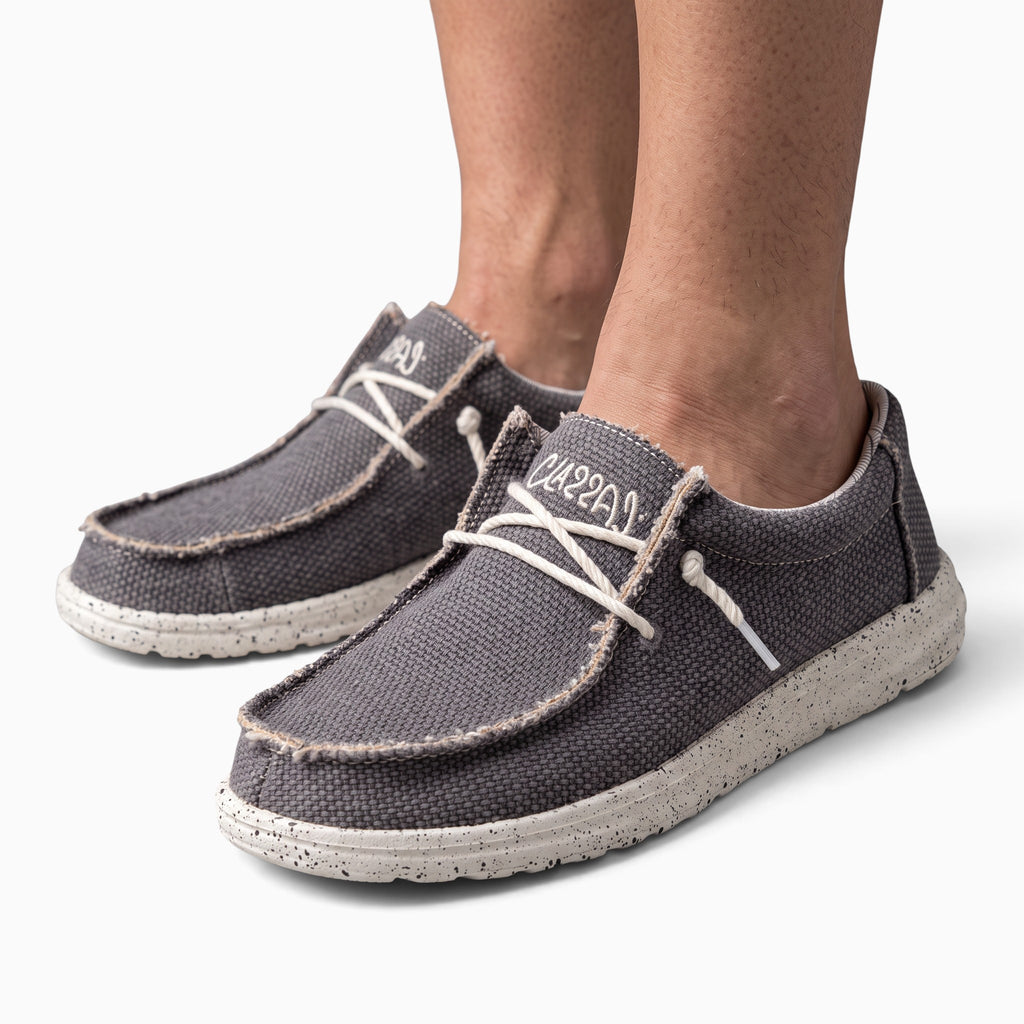 Mocassin Paris homme en toile grise avec semelle souple mouchetée et lacets blancs pour un style décontracté