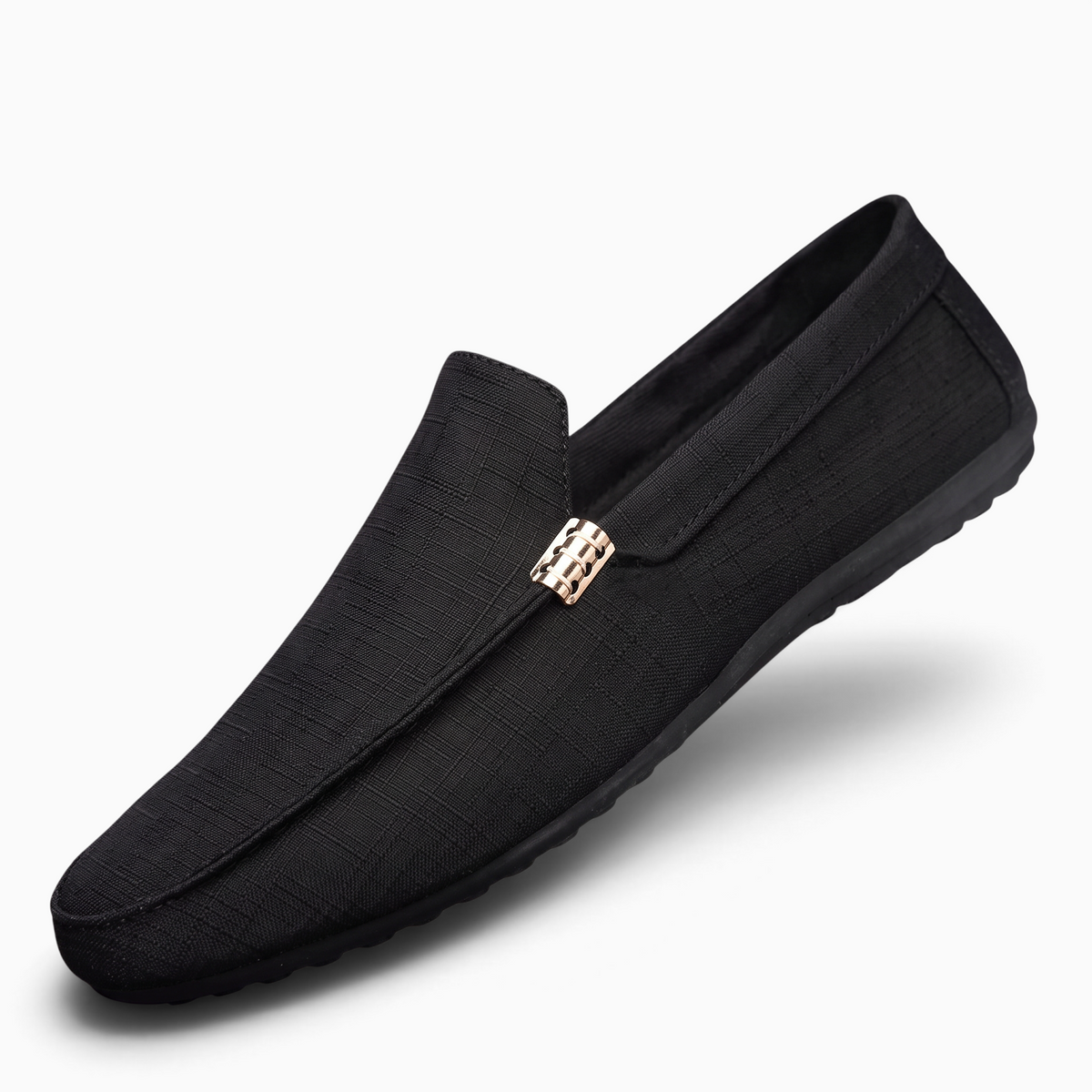 Mocassin Paris homme en tissu noir respirant avec bout rond, tige en coton texturé et détail métallique élégant
