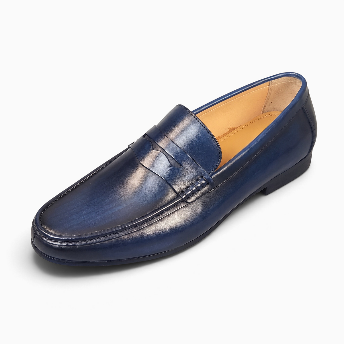 Mocassin homme Mocassin Paris en cuir de vache bleu marine, style classique sans lacets pour tenue habillée.